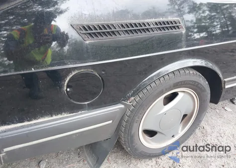 1993 Saab 900 Commemorative из США, поврежденный, VIN YS3AL35T6P2017411